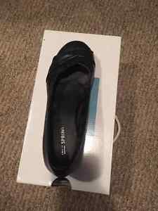 BRAND NEW REAL LEATHER SIZE 6 FLATS