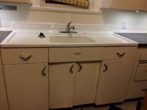 Free kitchen cupboards & retro sink