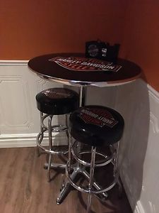 Harley Davidson table and stools