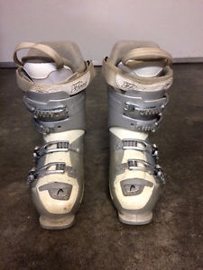 Ladies ski boots