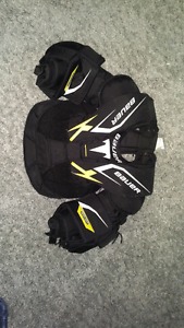 Wanted: GOALIE BAUER PERFORMANCE CHEST PROTECTOR