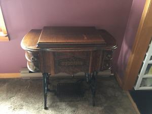 ANTIQUE SEWING MACHINE FOR SALE