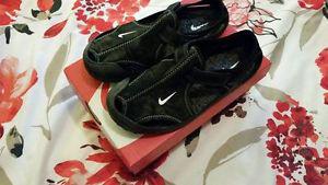 Boys Size 1 Nike Sandals