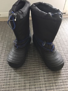 Boy's Winter Boots - size 4 / 5