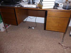 Desk with 5 lockable drawers
