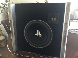 JL AUDIO Sub-woofer in box 10W3V2-D4 In good working