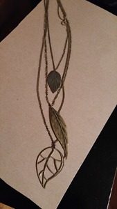 Leaf design long necklace