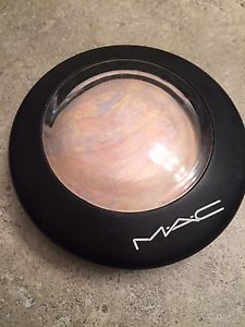 MAC cosmetics highlighter in Lightscapade