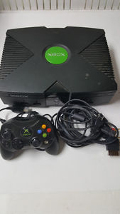 Original Xbox w/ 1 Controller & Hook-ups