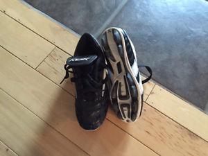 Reebok size 1 soccer shoes