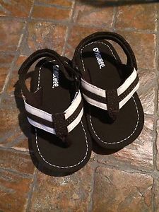 Size 5/6 Gymboree sandals NEW