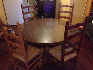 Table set with 4 chairs