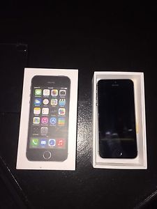 Unlocked iPhone 5s 16GB Space Grey Perfect Condition
