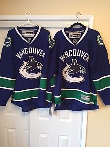 Vancouver canucks jersey. L&xl. New never worn $50 per obo