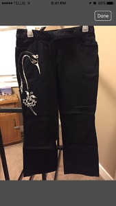 Women's embroidered pants black