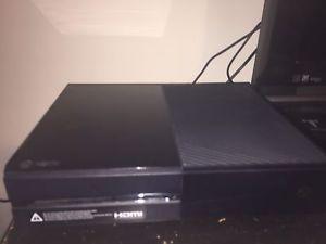 Xbox one (500gb) with headset and 5 games 2 controllers