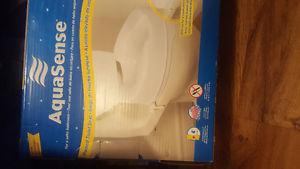 Aquasense raised toilet seat 4" with lid