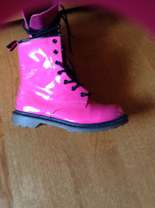 Brand New SIZE 7 LADIES BOOTS