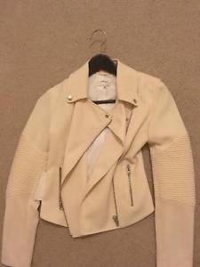 Brand new aritzia jacket stillin store