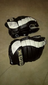 CCM 952 Gloves