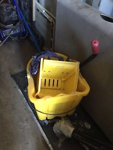 Commercial mop bucket