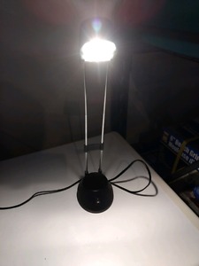 Halogen desk lamp