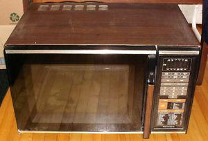 LARGE KENMORE MICROWAVE OVEN