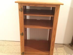 Oak cabinet with 5 shelves