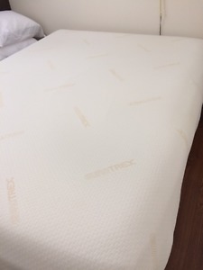 Queen mattress and boxspring