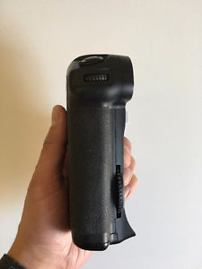 SELLING NIKON MB-D10 Battery Grip for Nikon D300/s/D700