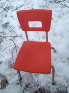 TODDLER CHAIR FOR SALE!