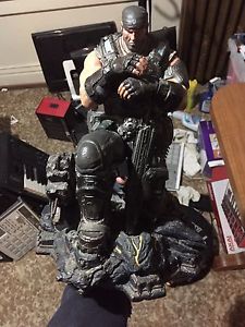 Wanted: Gears of war: statue