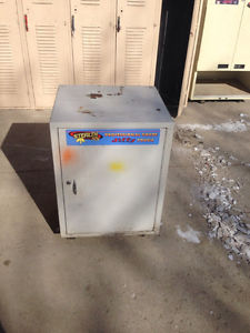2 metal locking cabinets on castors