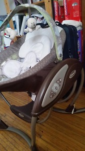 Almost brand new baby GRACO electirc swing