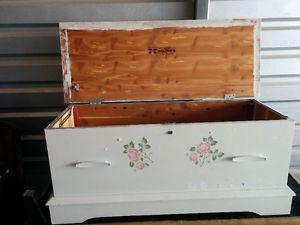 Beautiful White Floral Vintage Antique Huppee Cedar Chest