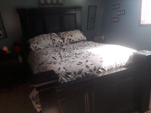 Gorgeous Black queen bed frame n box spring n mattress