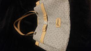 Guess purse almost new