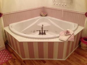 Jacuzzi Tub In Perfect Shape!