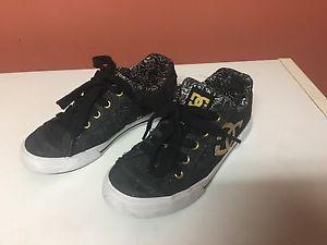 Like new girls size 6 DC shoes!!