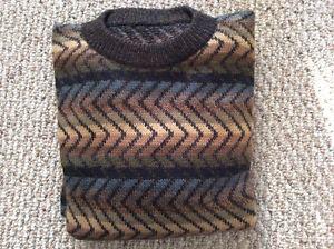 Men's premium Egyptian wool sweater in like new conditiom