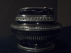 RONSON QUEEN ANNE TABLE LIGHTER - VINTAGE c.'s SILVER