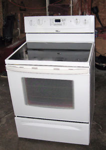 Self-cleaning Whirlpool Stove with Acu-bake