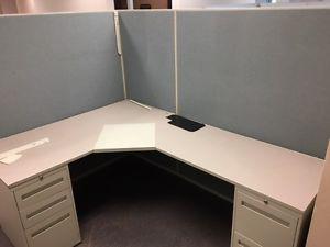 Speckled grey workstations with blue backdrops (4 avail)