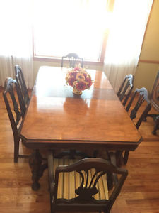 beautiful dining table + 6 chairs set