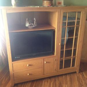 Oak display cabinet/entertainment unit