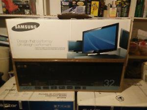 32" Samsung LCD TV Never used in box $75