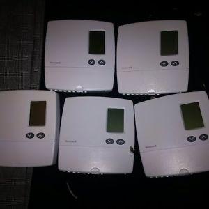 5 Honeywell Programmable Thermostats