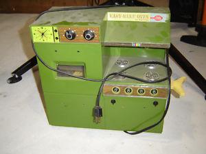 Antique EZ bake oven - 60 years old