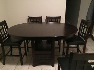 Beautiful Hardwood Dining Room Set, good condition $600 obo