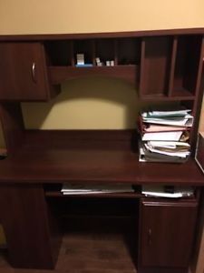 Beautiful brown desk for sale!